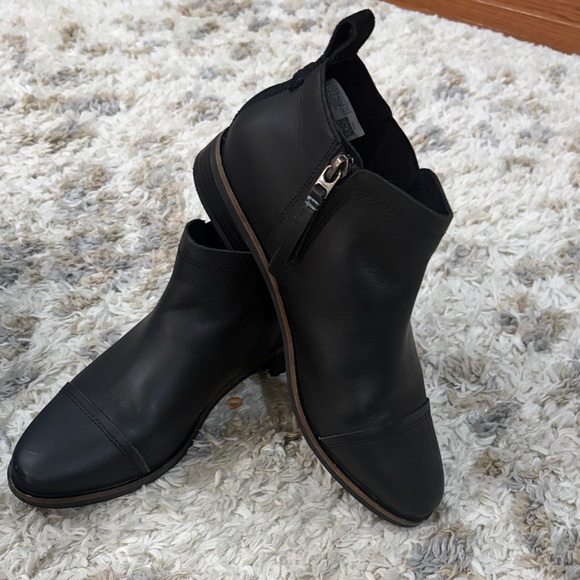 Toms Shoes - Toms Reese Black Waxy Leather Ankle Booties